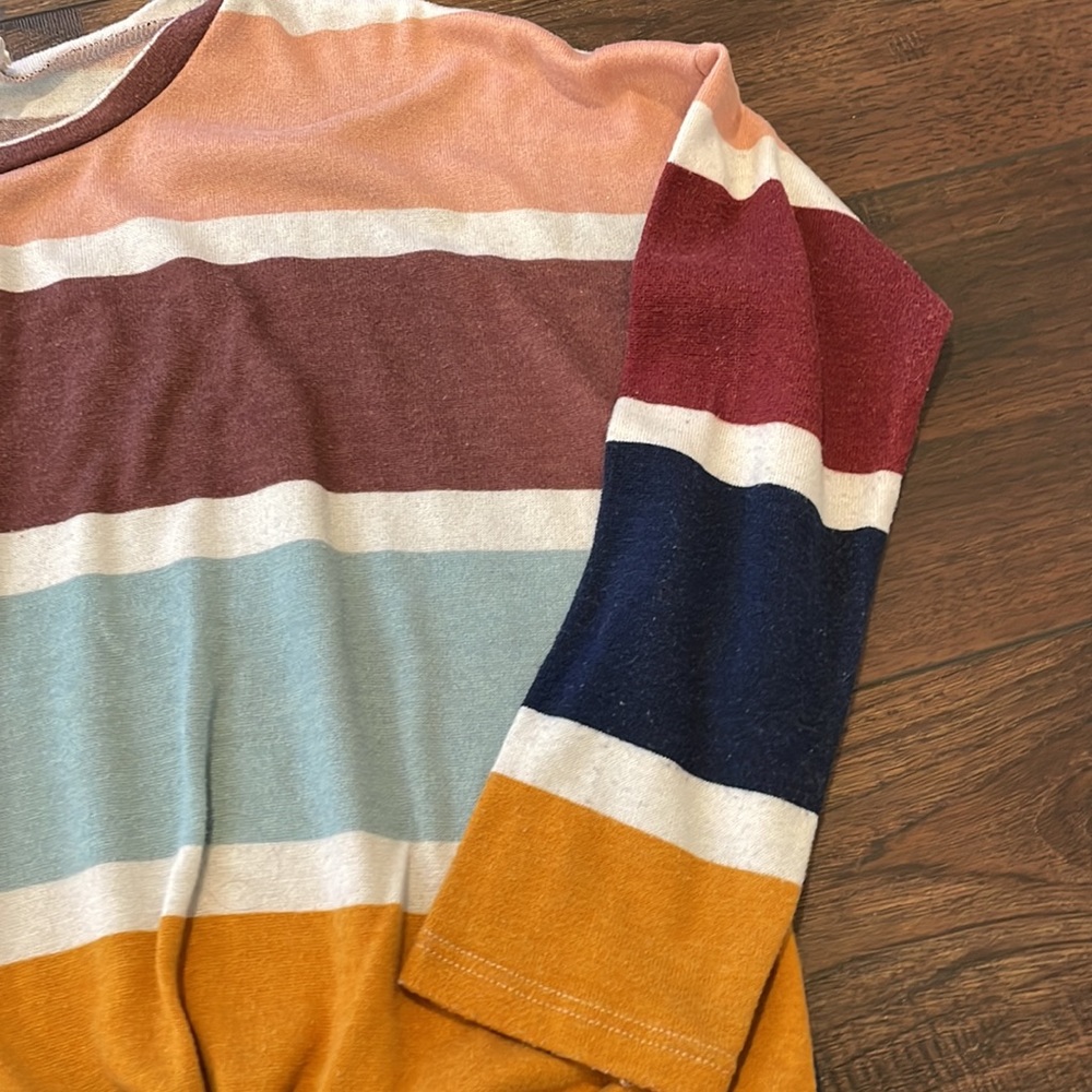 Fall top size small - Picture 2 of 6